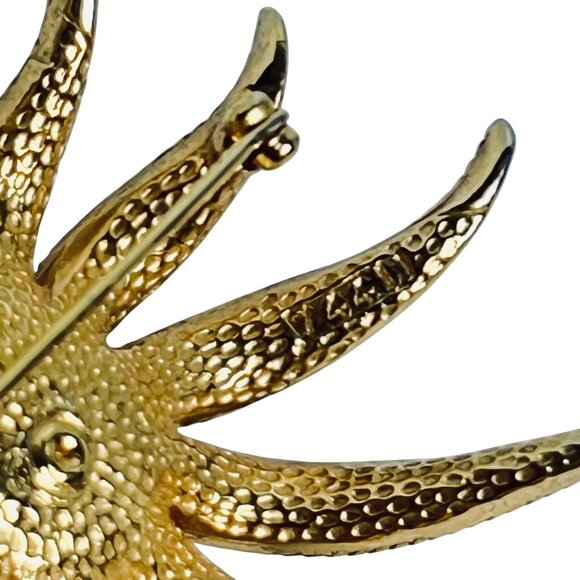 Boucher Gold Tone And Faux Pearl Flower Brooch Signed And Numbered 7441 (6086) - Picture 11 of 11